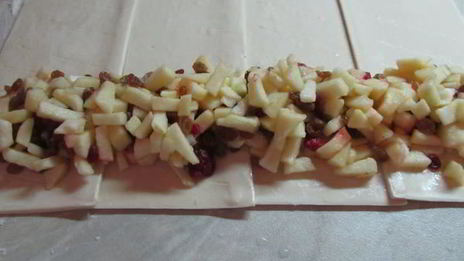 штрудель яблочный с изюмом и малиной