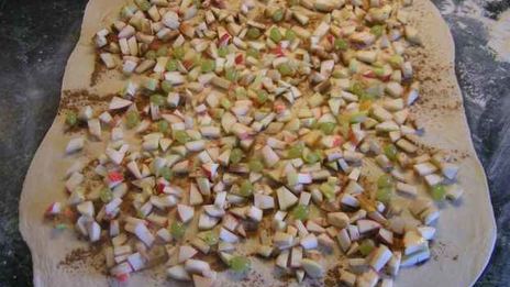 штрудель яблочный с мороженым