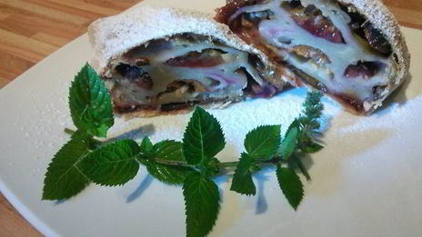 сливово-имбирный штрудель