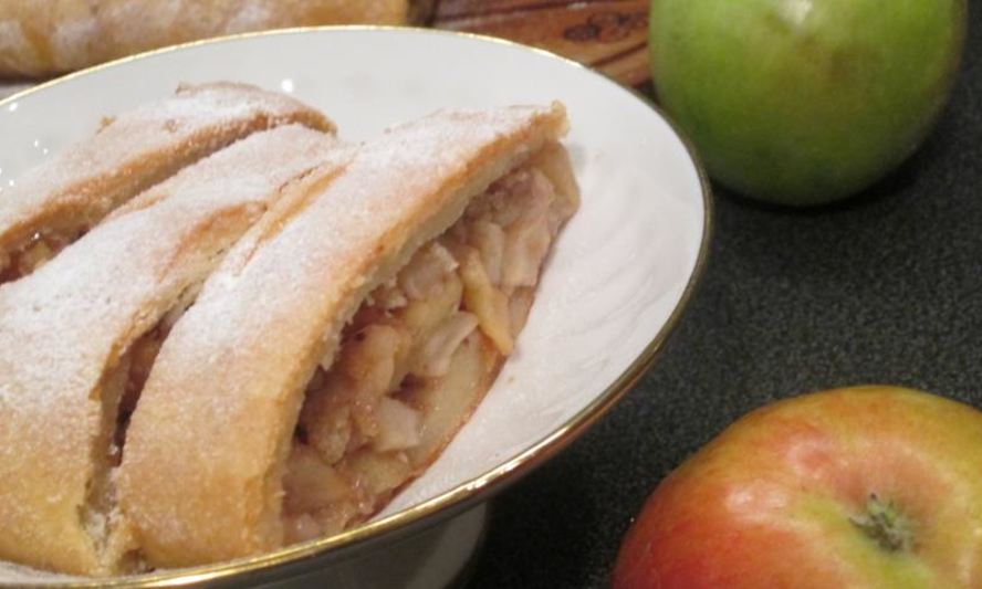 Рецепт венский яблочный штрудель из творожного теста