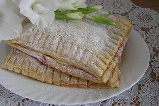 Вишневый штрудель с крыжовником