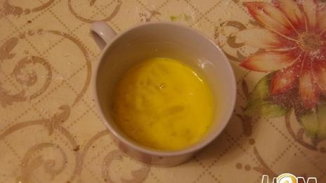 яблочный штрудель декорированный кунжутом