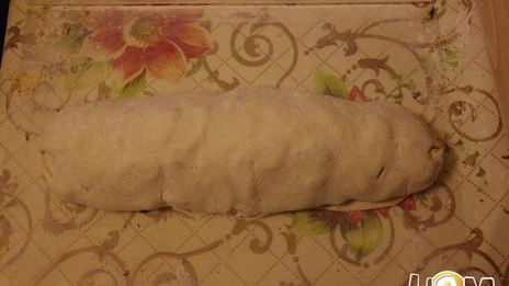 яблочный штрудель декорированный кунжутом