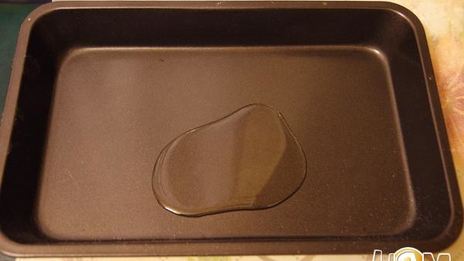 яблочный штрудель декорированный кунжутом