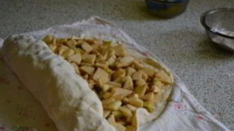 яблочный штрудель из бездрожжевого теста