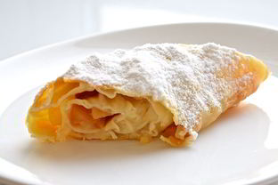 Яблочный штрудель из слоеного дрожжевого теста