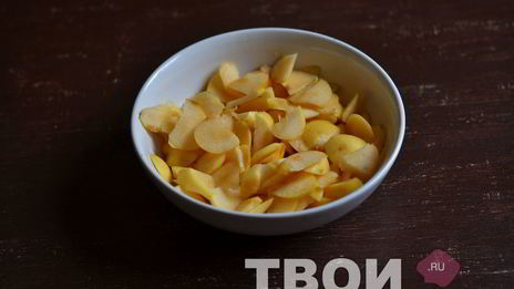 яблочный штрудель из слоеного теста