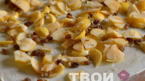 яблочный штрудель из слоеного теста