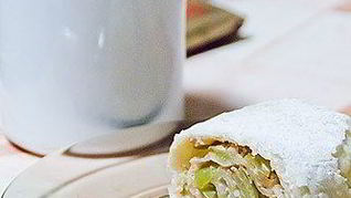 Яблочный штрудель с изюмом и корицей