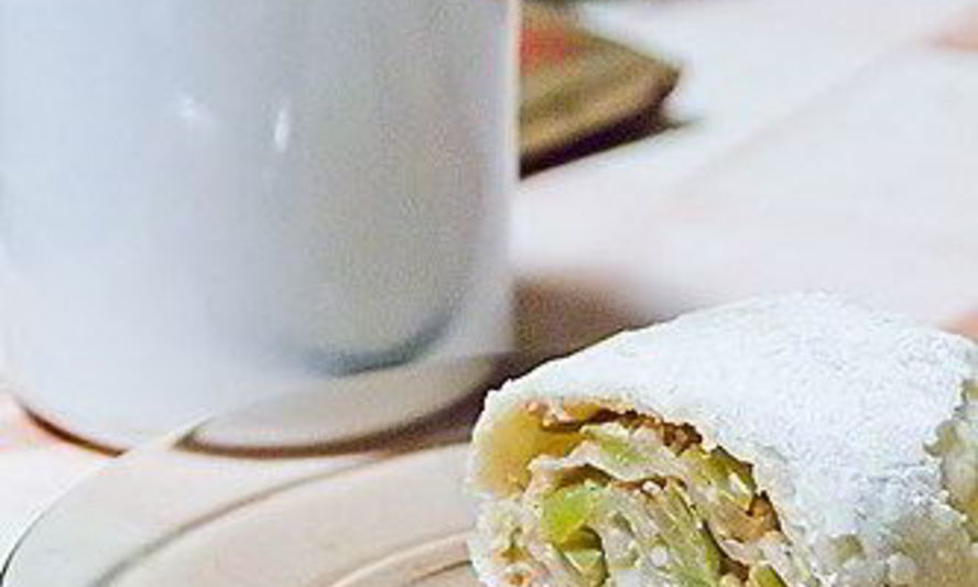 Рецепт яблочный штрудель с изюмом и корицей