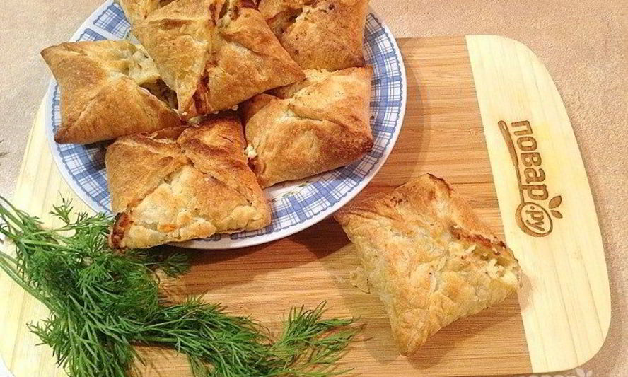 Рецепт слоеные конвертики с лососем и брынзой