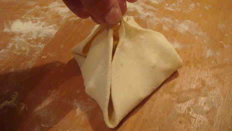 слоеные конвертики с яблоками и грушами