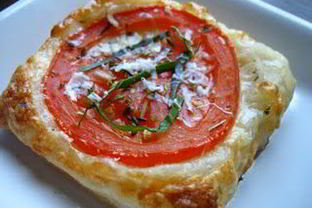 Слойки c помидорами и сыром