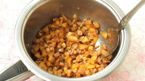 слойки с айвой и грецкими орехами