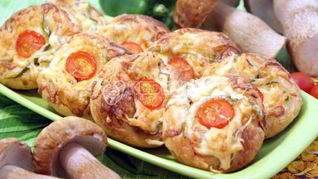 Слойки с белыми грибами и овощами