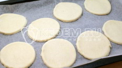 слойки с белыми грибами и овощами