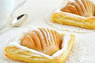 Слойки с грушей