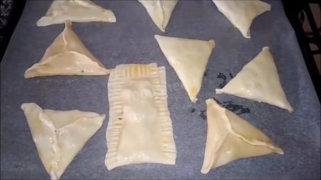 слойки с картофелем и грибами из слоеного теста