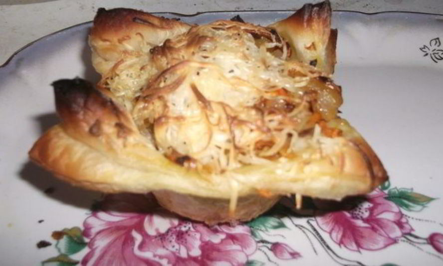 Рецепт слойки с куриной печенью пролиски