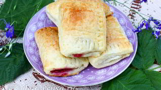 Слойки с малиной