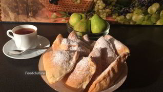 Слойки с начинкой из груш