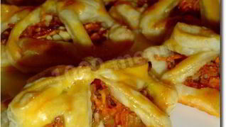 Слойки с начинкой из тыквы и орехов