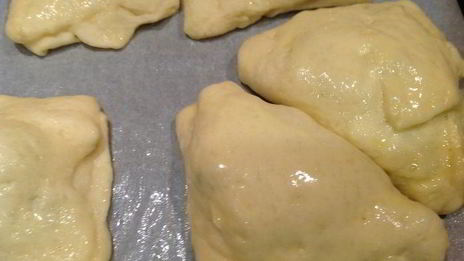 слойки с щавелем, сыром и яйцом