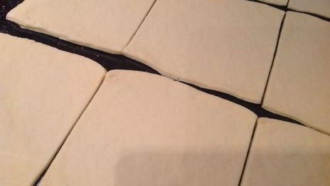 слойки с щавелем, сыром и яйцом