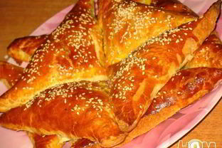 Слойки с сыром и копченой курицей