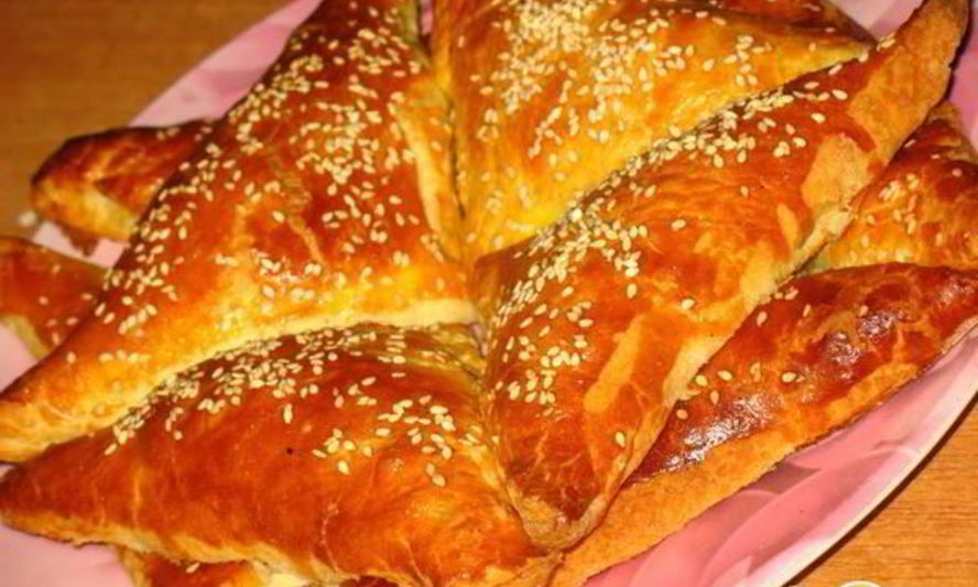 Рецепт слойки с сыром и копченой курицей