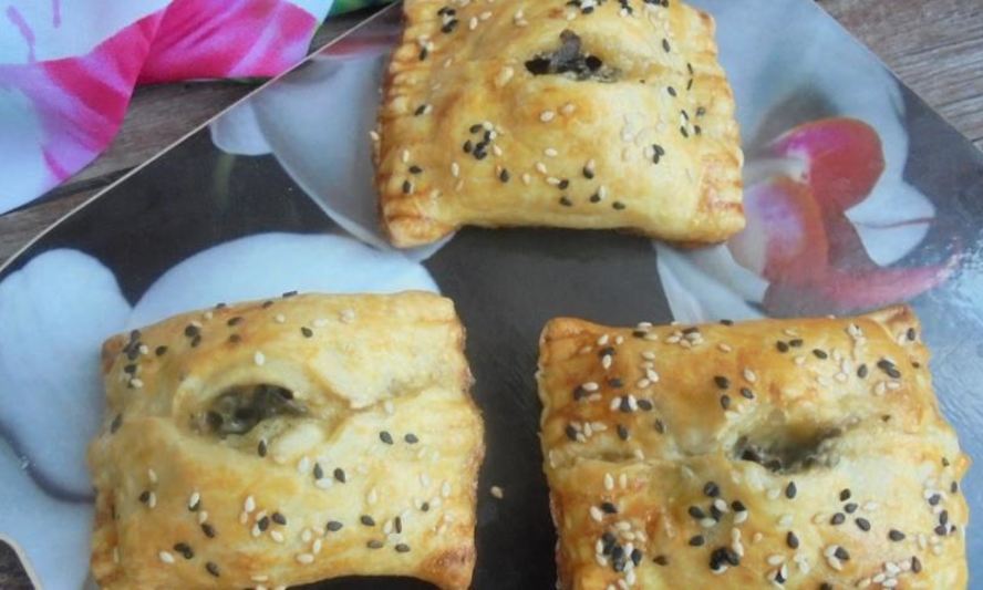 Рецепт слойки с сыром и морской капустой