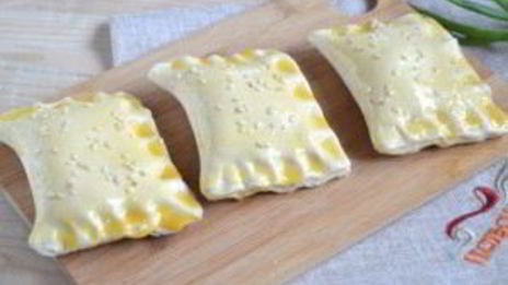 слойки с сыром из готового слоеного теста