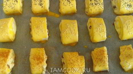 слойки с творогом и изюмом
