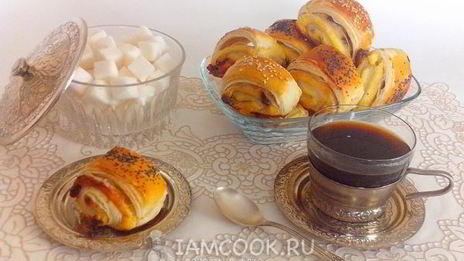слойки с творогом и изюмом