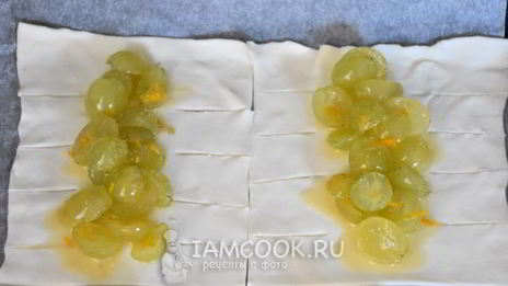 слойки с виноградом