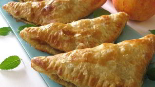 Слойки с яблоками