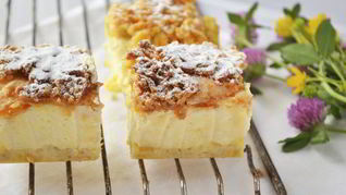 Сырник с персиками