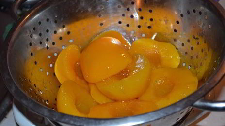 сырник с персиками