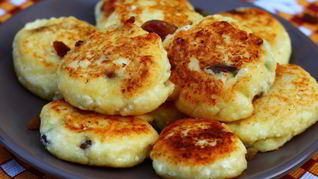 Сырники из творога с изюмом