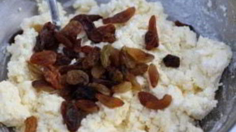 сырники из творога с изюмом