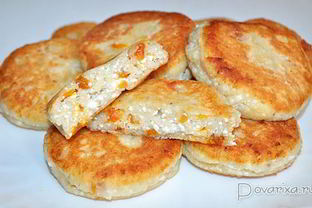 Сырники с курагой и орехами