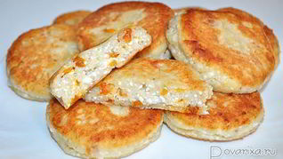 Сырники с курагой и орехами