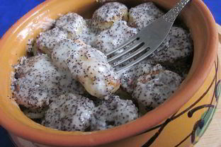 Сырники с маковым соусом