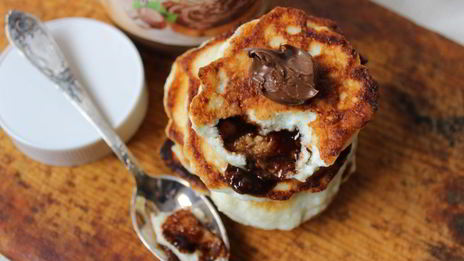 сырники с шоколадной пастой