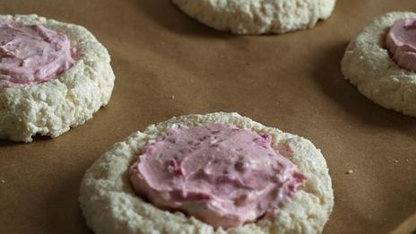 сырники в духовке с ягодной начинкой