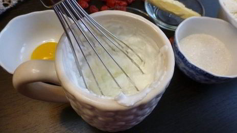 творожник с миндалем и вяленой вишней