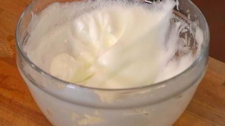 творожник с персиками