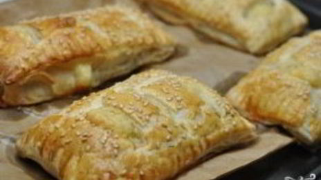 слоеное тесто с сыром в духовке