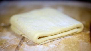 Тесто для пирогов на кефире без дрожжей