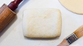 Замороженное бездрожжевое слоеное тесто